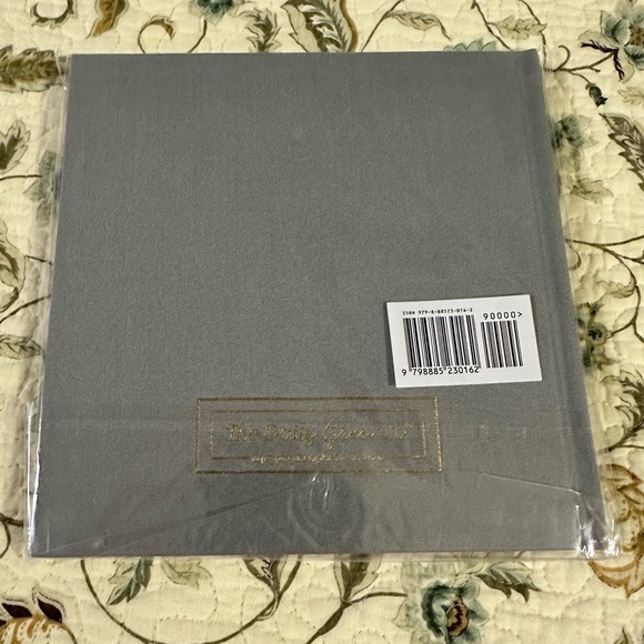 Lot of 2 The Daily Grace Co Bible Study Devotional Books - Picture 3 of 5